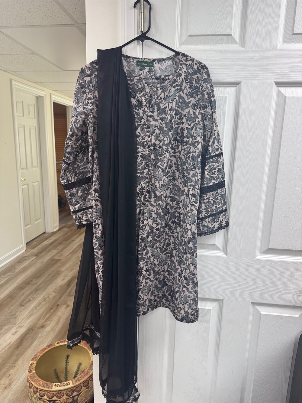 Beautiful 3 piece designer Pakistani lawn outfit